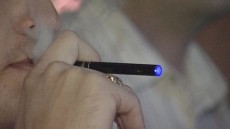 Proibido no Brasil, cigarro eletrônico é eficaz no combate ao tabagismo